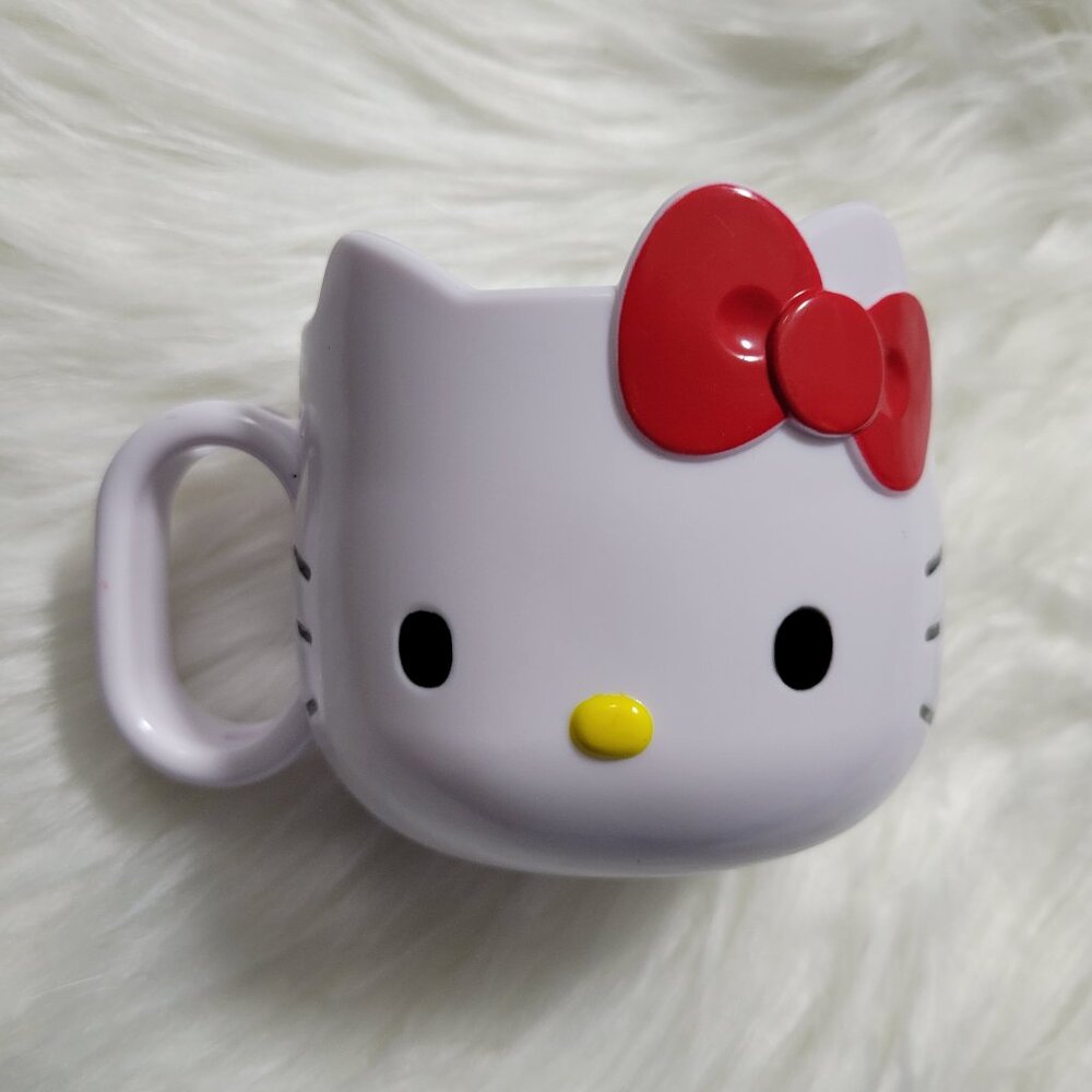 Hello Kitty Cup & Coaster Set - Picture 4 of 9